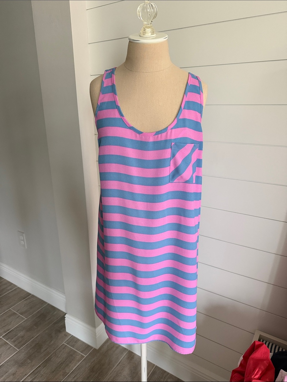 Southern Tide striped shift dress in lightweight polyester. Size Medium